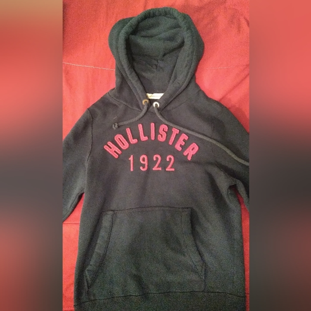 Boys Hollister sweatshirt medium